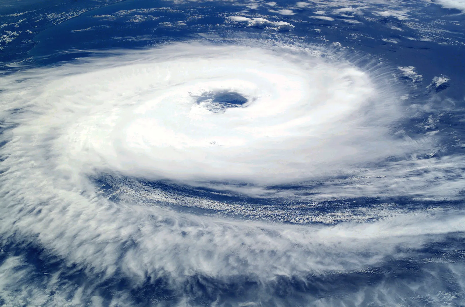 The Complete Guide to Cyclones and How They are Disrupting the Travel Industry