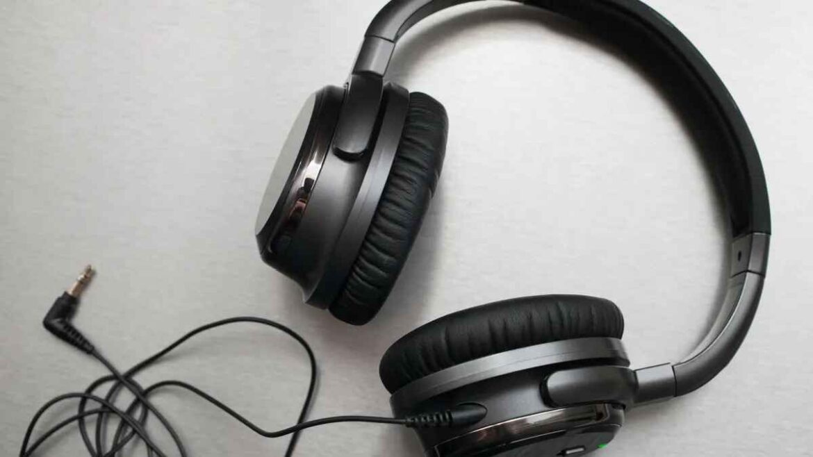 Monoprice 110010 Headphones Review: A Great Value for Money?